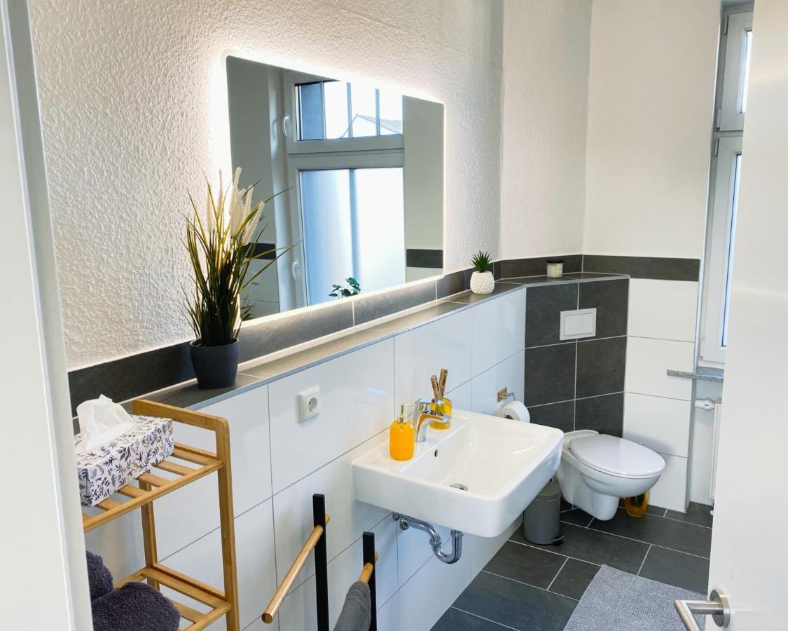 Aur Place Hell&zentral X Arbeitsplatz Kingsize Bett Kaffee Wlan & Netflix - Perfekt Fur Business & Paare
